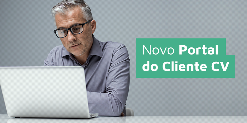 Novo Portal do Cliente (capa): empresário olha concentrado para o computador